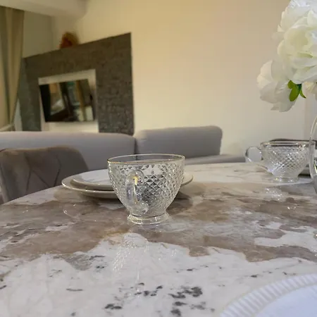 Silver Apartman